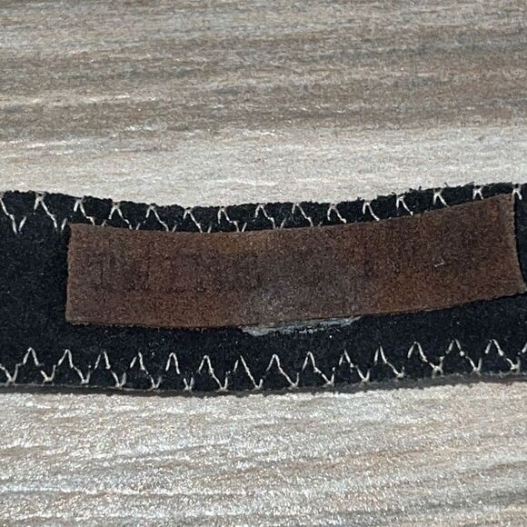 Twine & Twig Chunky Shell Suede Strap Artisan Jewelry Pendant bBracelet - Picture 3 of 6